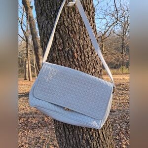 Chic White Woven Shoulder Bag